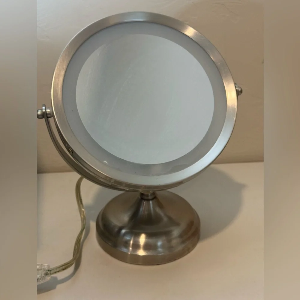 Vintage Silver Vanity Makeup Mirror 6x Magnification w/ Light Operational Table‎